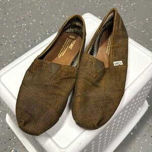 Tom’s brown slip on shoes